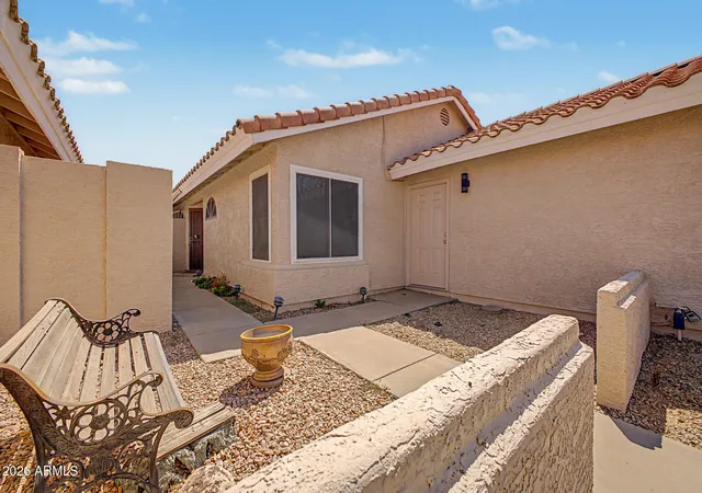 Photo 3 of Single family home for sale at 8021 W Paradise Dr, Peoria, AZ 85345 | MLS# 7064270 | Listing updated on 2026-08-19