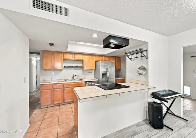 Photo 4 of Sale Pending at 604 E Dunbar Dr, Tempe, AZ 85282 | MLS# 7063990 | Listing updated on 2026-09-14