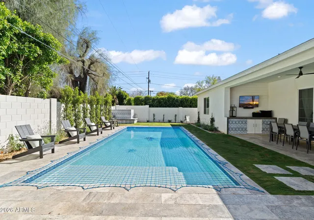 Photo 3 of Sale Pending at 8409 N Diller Grv Ln, Phoenix, AZ 85021 | MLS# 7062873 | Listing updated on 2026-09-13