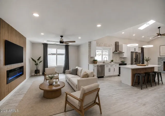 3rd image of 4819 W Dahlia Dr, Glendale, AZ 85304 | MLS# 7063032