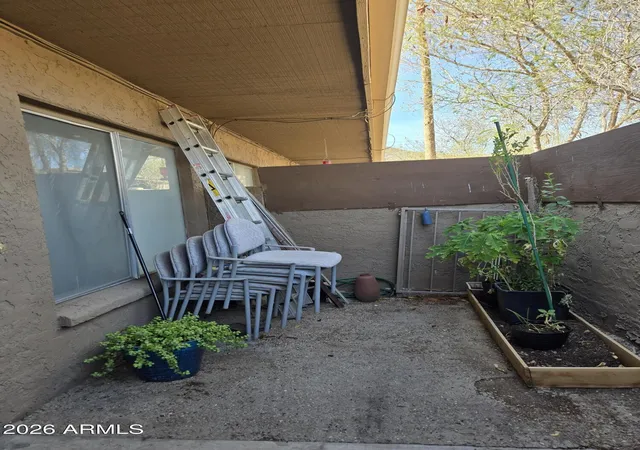 Listing Photo 4 - Condo for sale in building located at 925 W Peoria Ave, Phoenix, AZ 85029 - Unit #44
