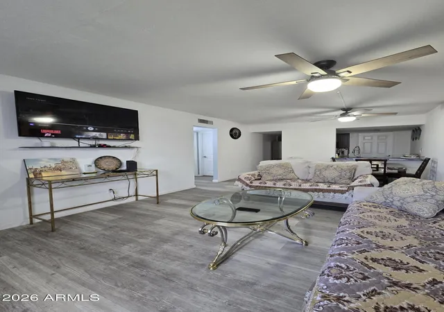 Listing Photo 5 - Condo for sale in building located at 925 W Peoria Ave, Phoenix, AZ 85029 - Unit #44