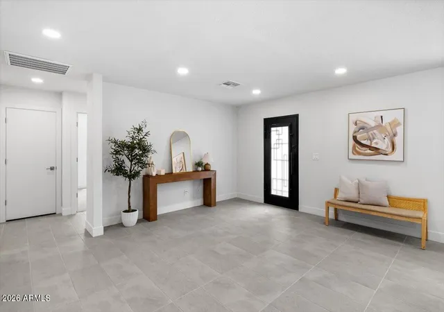 Photo 4 of Single family home for sale at 3926 E Laurel Ln, Phoenix, AZ 85028 | MLS# 7063821 | Listing updated on 2026-09-13