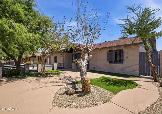 Photo 4 of Single family home for sale at 2031 N 55th Avenue, Phoenix, AZ 85035 | MLS# 7065324 | Listing updated on 2026-10-02