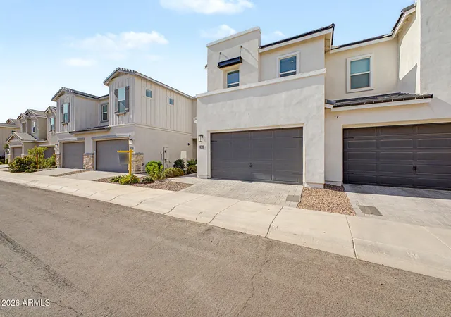 Photo 4 of Townhouse for sale at 5054 E Anderson Dr, Scottsdale, AZ 85254 | MLS# 7064844 | Listing updated on 2026-09-11