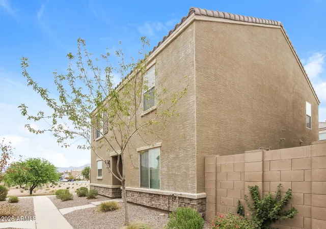 2nd image of 8235 W Odeum Ln, Phoenix, AZ 85043 | MLS# 7063690
