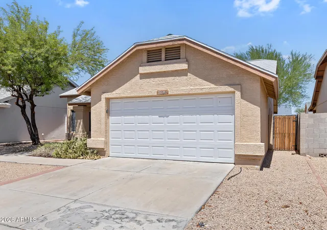 Photo 3 of Single family home for sale at 10248 W Medlock Dr, Glendale, AZ 85307 | MLS# 7064272 | Listing updated on 2026-08-18