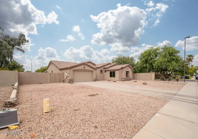 Photo 2 of Single family home for sale at 1740 S Heritage Dr, Gilbert, AZ 85295 | MLS# 7063981 | Listing updated on 2026-09-13