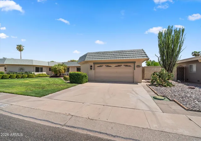 Townhouse for sale at 10633 W Pineaire Dr, Sun City, AZ 85351 | MLS# 7066817