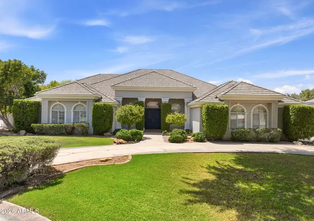 Photo 2 of Single family home for sale at 302 S Tucana Ct, Gilbert, AZ 85296 | MLS# 7064388 | Listing updated on 2026-09-15