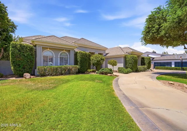 Photo 3 of Single family home for sale at 302 S Tucana Ct, Gilbert, AZ 85296 | MLS# 7064388 | Listing updated on 2026-09-15