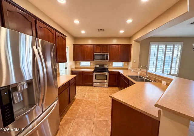 2nd image of 29398 N 67th Dr, Peoria, AZ 85383 | MLS# 7064100