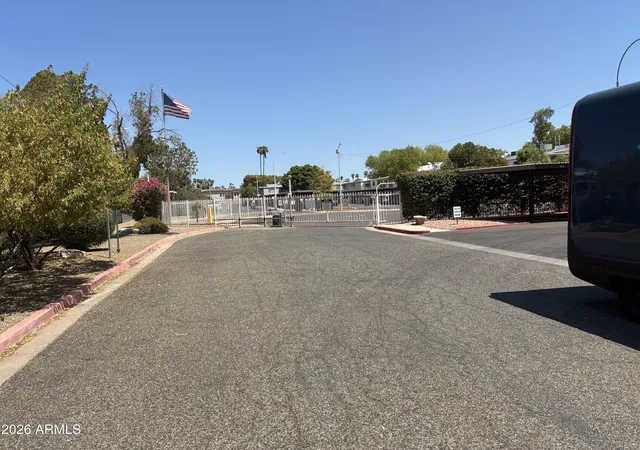 2nd image of 2573 W Berridge Ln #D205, Phoenix, AZ 85017 | MLS# 7064383