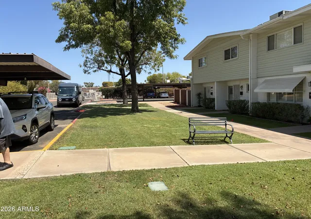 Photo 4 of Townhouse for sale at 2573 W Berridge Ln #D205, Phoenix, AZ 85017 | MLS# 7064383 | Listing updated on 2026-09-15