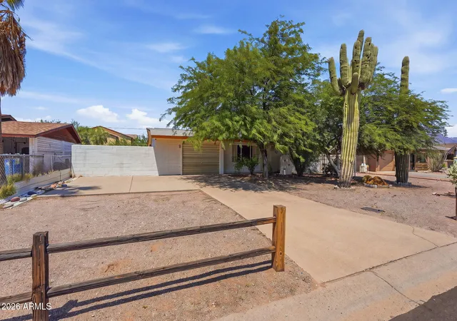 Photo 2 of Sale Pending at 844 E Desert Ave, Apache Junction, AZ 85119 | MLS# 7064201 | Listing updated on 2026-09-15