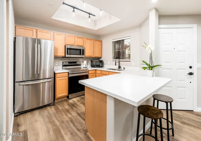 Listing Photo 5 - Condo for sale in building located at 11680 E Sahuaro Dr, Scottsdale, AZ 85259 - Unit #2020