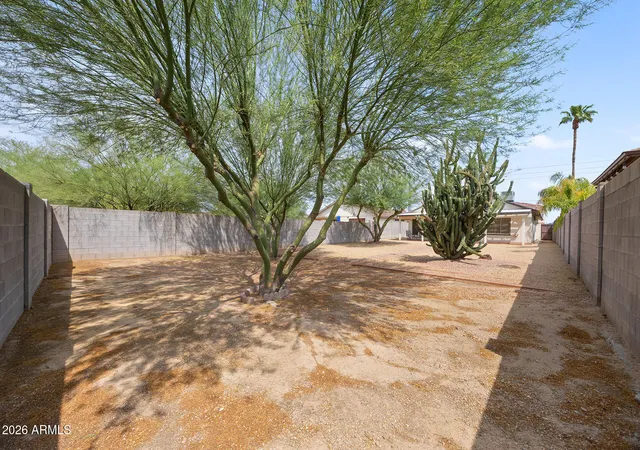 38th image of 2111 E Paradise Ln, Phoenix, AZ 85022 | MLS# 7066369