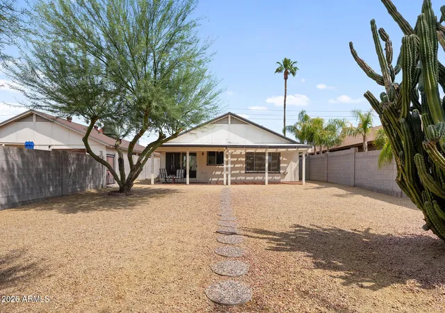 5th image of 2111 E Paradise Ln, Phoenix, AZ 85022 | MLS# 7066369