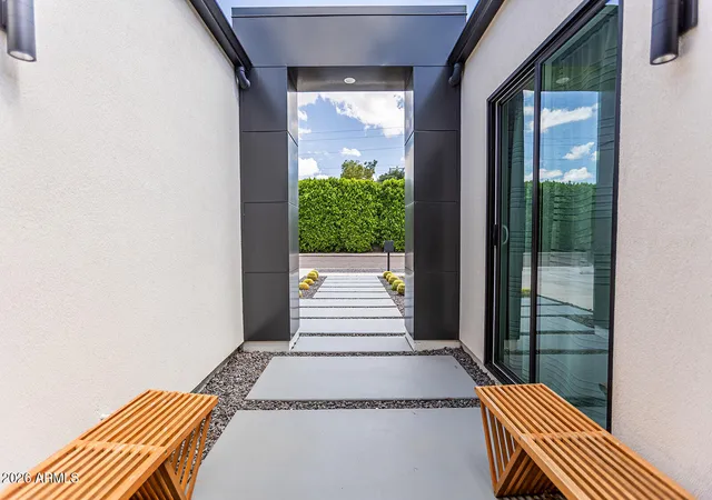 Photo 4 of Sale Pending at 3118 N 42Nd St, Phoenix, AZ 85018 | MLS# 7069674 | Listing updated on 2026-10-21