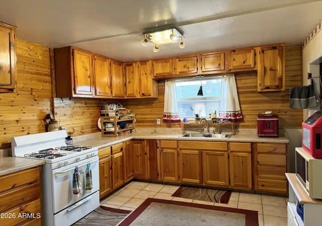 1st image of 901 N Prairie Ave, Winslow, AZ 86047 | MLS# 7064963