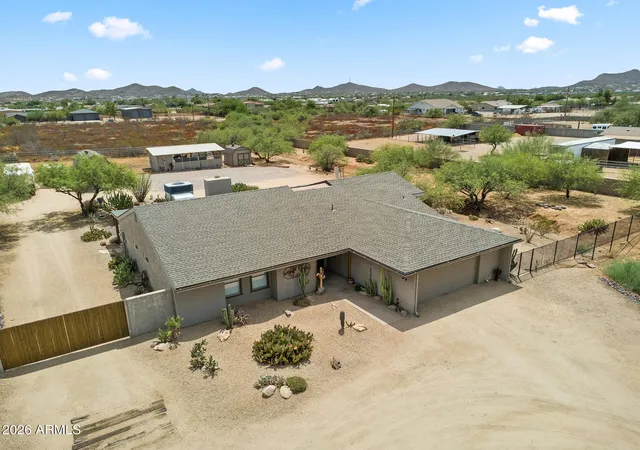 Photo 3 of Single family home for sale at 1011 E Maddock Rd, Phoenix, AZ 85086 | MLS# 7067023 | Listing updated on 2026-09-07