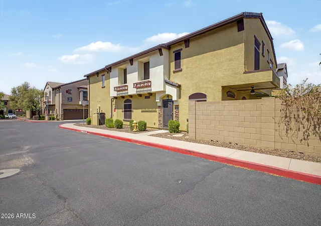 3rd image of 2725 E Mine Creek Rd, Phoenix, AZ 85024