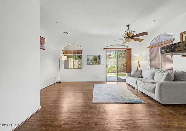 4th image of 2725 E Mine Creek Rd, Phoenix, AZ 85024