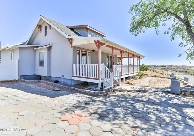 2nd image of 102 Crestview Rd, Holbrook, AZ 86025 | MLS# 7065183
