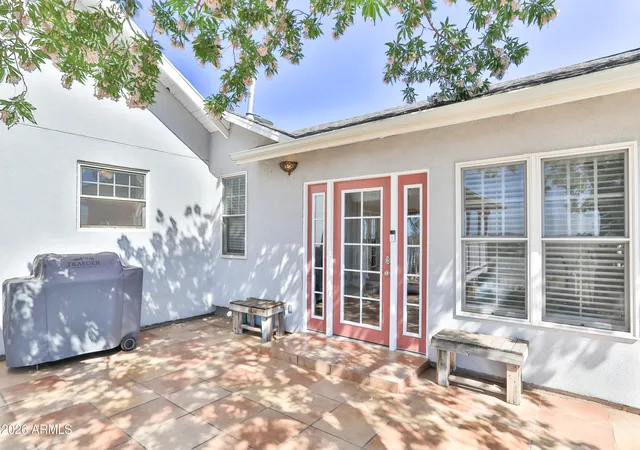 Photo 3 of Single family home for sale at 102 Crestview Rd, Holbrook, AZ 86025 | MLS# 7065183 | Listing updated on 2026-08-25