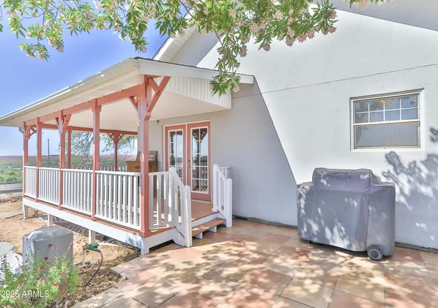 Photo 3 of Sale Pending at 102 Crestview Rd, Holbrook, AZ 86025 | MLS# 7065183 | Listing updated on 2026-10-02
