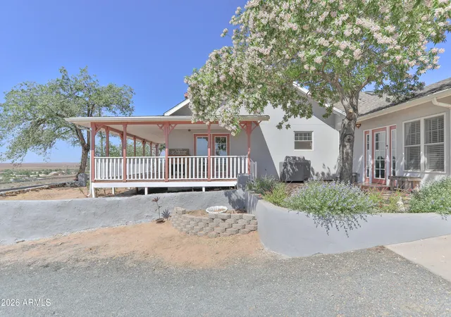 Photo 4 of Sale Pending at 102 Crestview Rd, Holbrook, AZ 86025 | MLS# 7065183 | Listing updated on 2026-10-02