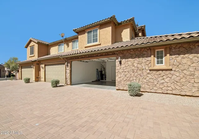 3rd image of 3866 E Cat Balue Dr, Phoenix, AZ 85050 | MLS# 7070450