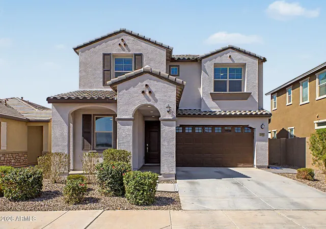 Photo 2 of Sale Pending at 2322 E Palmdale Ln, Gilbert, AZ 85298 | MLS# 7065677 | Listing updated on 2026-08-24