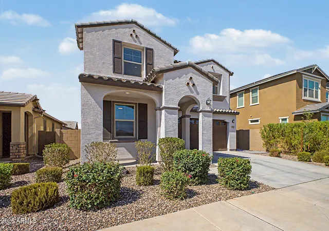 Photo 3 of Sale Pending at 2322 E Palmdale Ln, Gilbert, AZ 85298 | MLS# 7065677 | Listing updated on 2026-08-24