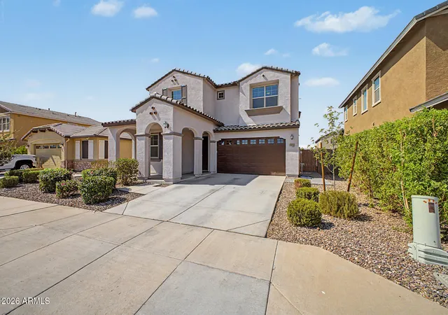 Photo 4 of Sale Pending at 2322 E Palmdale Ln, Gilbert, AZ 85298 | MLS# 7065677 | Listing updated on 2026-08-24
