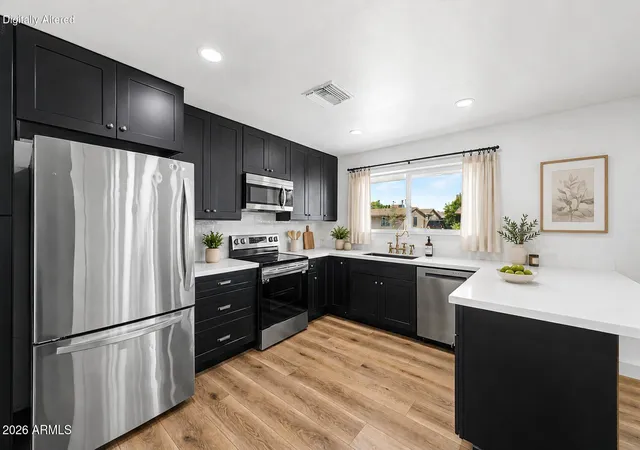 2nd image of 1821 W Villa Rita Dr, Phoenix, AZ 85023 | MLS# 7066040