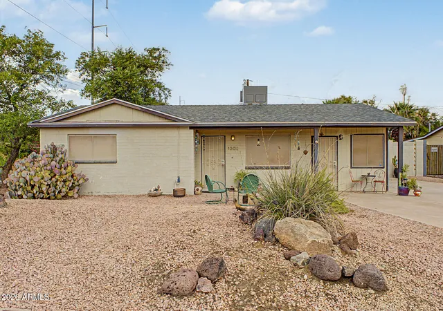 2nd image of 1202 E Becker Ln, Phoenix, AZ 85020 | MLS# 7066027