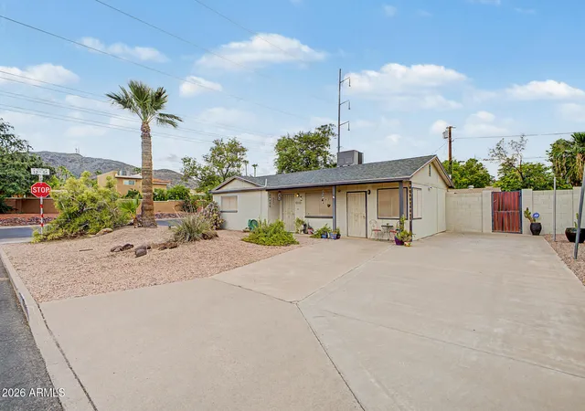 3rd image of 1202 E Becker Ln, Phoenix, AZ 85020 | MLS# 7066027