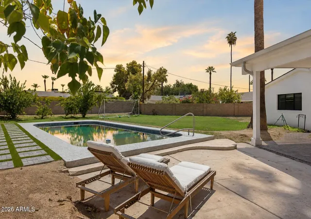 Photo 3 of Single family home for sale at 504 W Harmont Dr, Phoenix, AZ 85021 | MLS# 7066564 | Listing updated on 2026-09-22