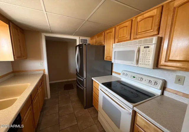 Listing Photo 5 - Condo for sale in building located at 13621 N 98Th Ave, Sun, AZ 85351 - Unit #F