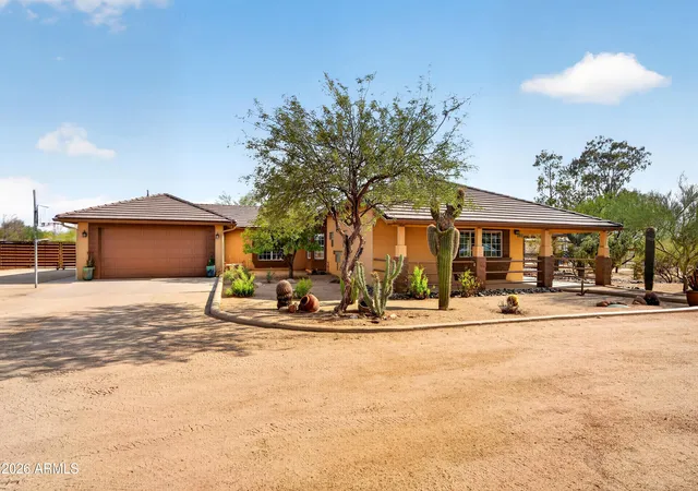 Photo 2 of Single family home for sale at 141 E Cloud Rd, Phoenix, AZ 85086 | MLS# 7067120 | Listing updated on 2026-08-22