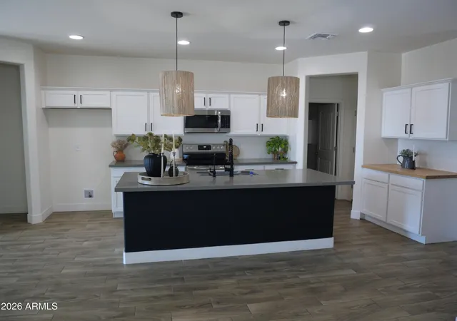 4th image of 17639 W Country Club Ter, Surprise, AZ 85387 | MLS# 7066561