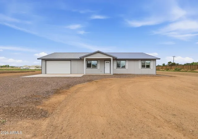 1st image of 327 Halli Jo Loop, Taylor, AZ 85939 | MLS# 7066863