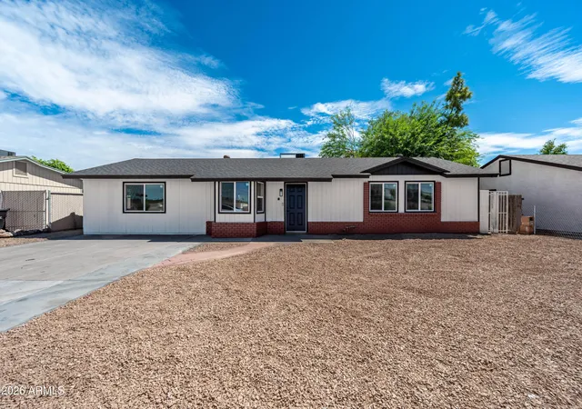 Photo 4 of Sale Pending at 6407 W Roosevelt St, Phoenix, AZ 85043 | MLS# 7066557 | Listing updated on 2026-10-05