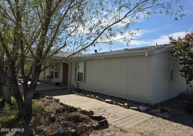 Photo 2 of Manufactured home for sale at 982 E Saguaro Dr, Globe, AZ 85501 | MLS# 7066714 | Listing updated on 2026-09-09