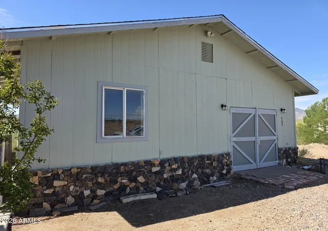 Photo 4 of Manufactured home for sale at 982 E Saguaro Dr, Globe, AZ 85501 | MLS# 7066714 | Listing updated on 2026-09-09