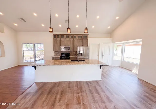 Photo 2 of Sale Pending at 615 W Montoya Ln, Phoenix, AZ 85027 | MLS# 7066901 | Listing updated on 2026-09-02