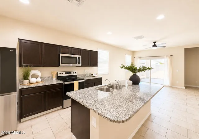 3rd image of 7836 W Riverside Ave, Phoenix, AZ 85043 | MLS# 7066995