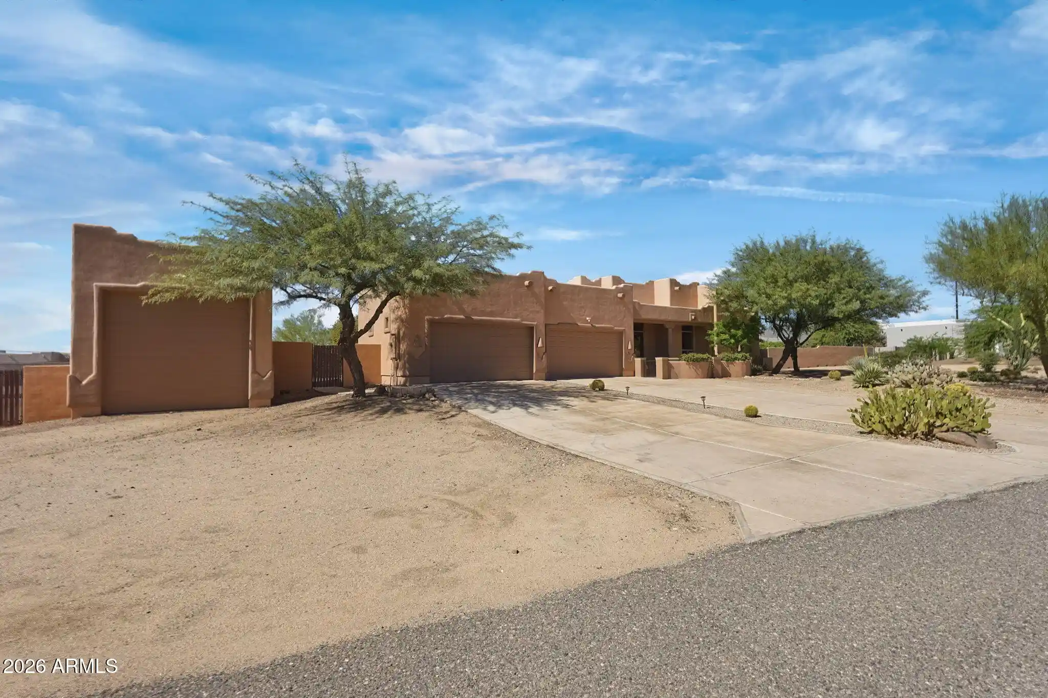 Photo 1 of Single family home for sale at 31 E Desert Hills Dr, Phoenix, AZ 85086 | MLS# 7067038 | Listing updated on 2026-10-26