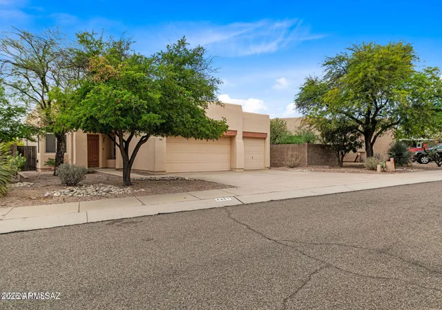Photo 1 of Sale Pending at 6461 N Sun Blf Dr, Tucson, AZ 85704 | MLS# 7067126 | Listing updated on 2026-09-02